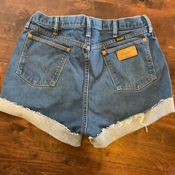 Vintage Wrangler High Waisted Denim Jeans Shorts 36 waist - Picture 3 of 4
